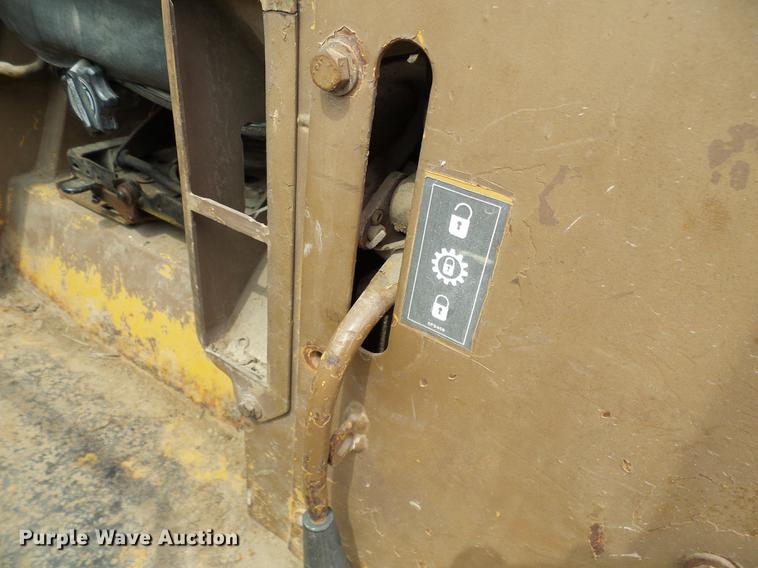 image for item DE5170 1984 Caterpillar 953 LGP track loader