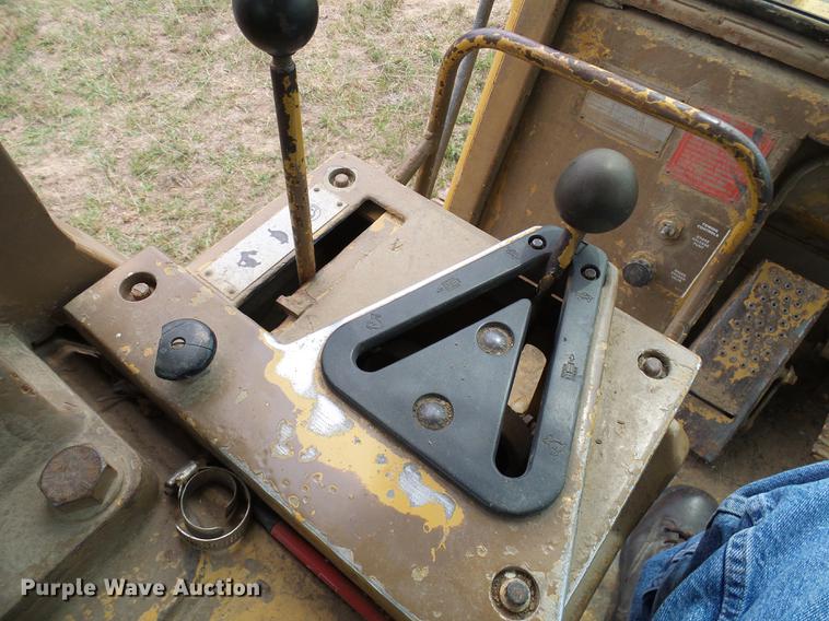 image for item DE5170 1984 Caterpillar 953 LGP track loader