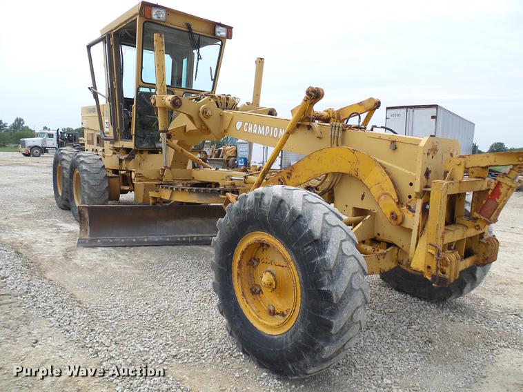 image for item DE5173 1981 Champion 715 motor grader