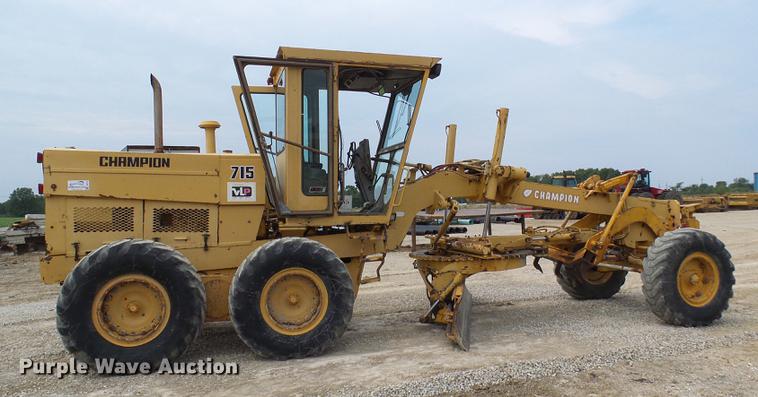 image for item DE5173 1981 Champion 715 motor grader