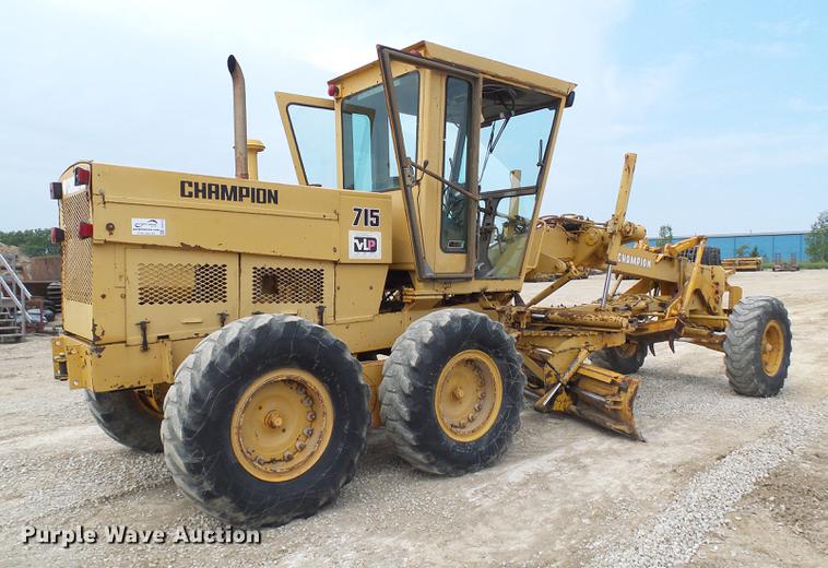 image for item DE5173 1981 Champion 715 motor grader