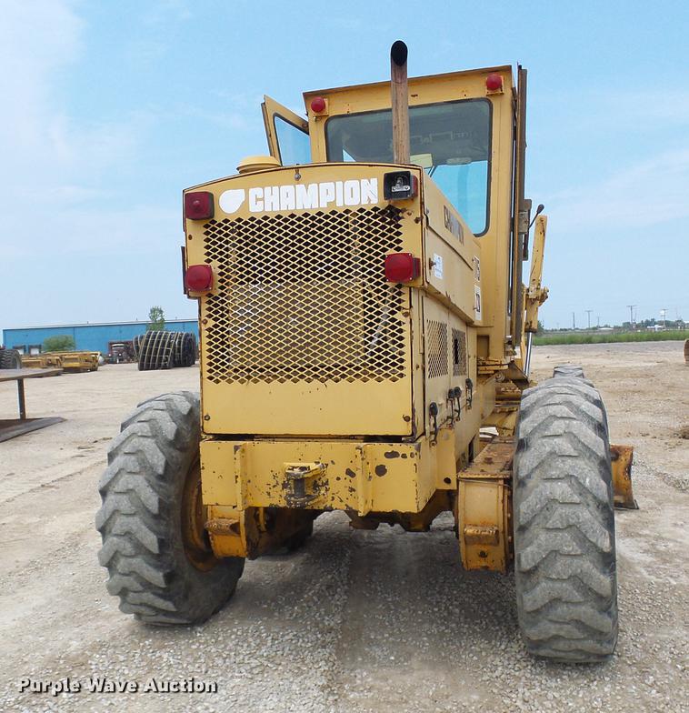 image for item DE5173 1981 Champion 715 motor grader