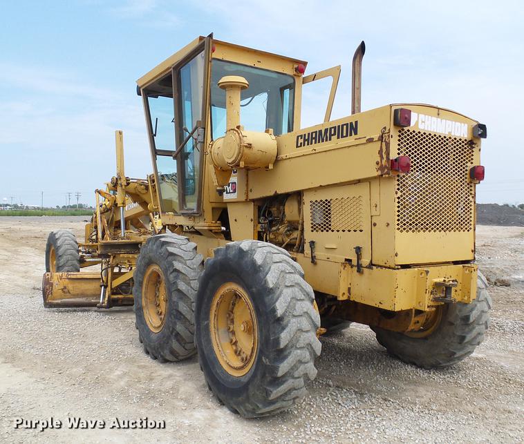 image for item DE5173 1981 Champion 715 motor grader
