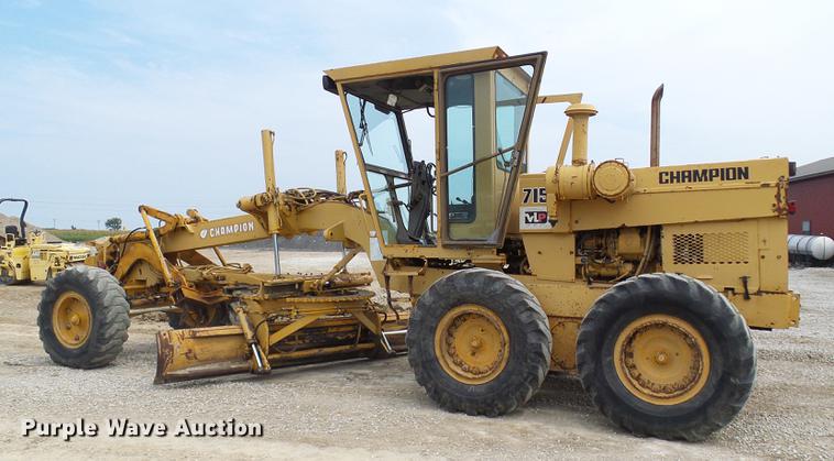 image for item DE5173 1981 Champion 715 motor grader