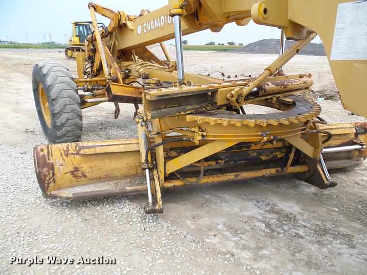 image for item DE5173 1981 Champion 715 motor grader