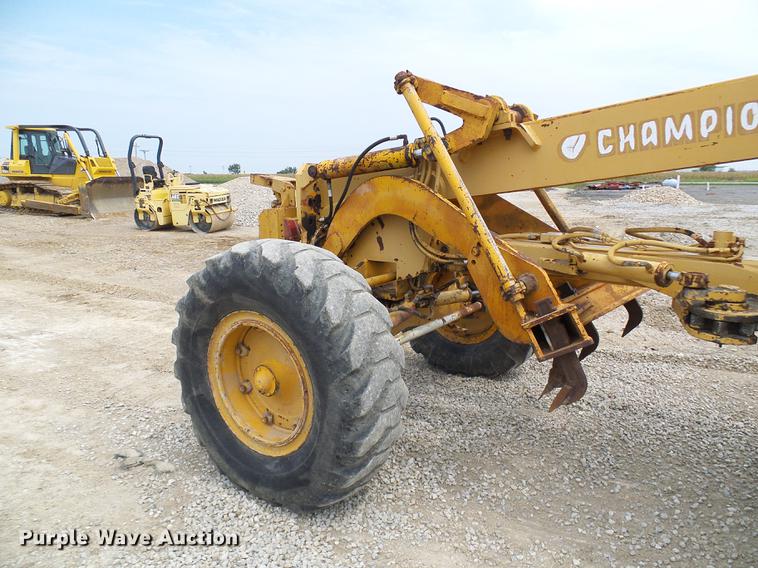 image for item DE5173 1981 Champion 715 motor grader