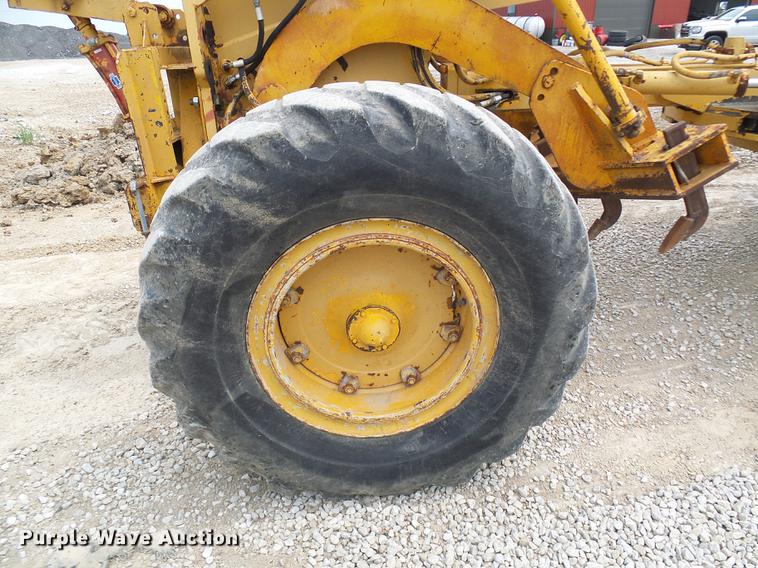 image for item DE5173 1981 Champion 715 motor grader