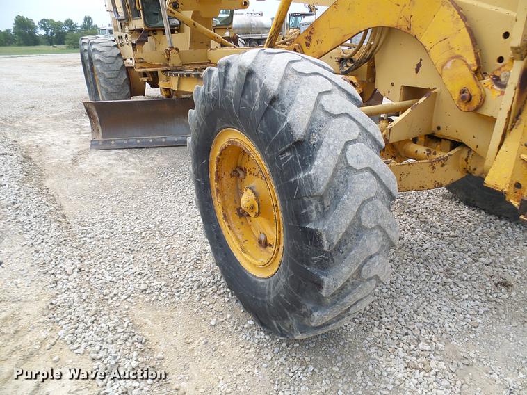image for item DE5173 1981 Champion 715 motor grader