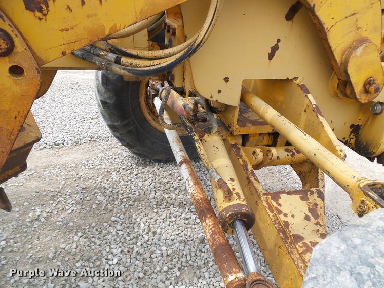 image for item DE5173 1981 Champion 715 motor grader