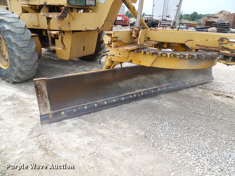 image for item DE5173 1981 Champion 715 motor grader