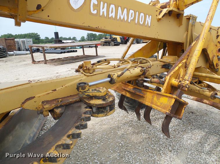 image for item DE5173 1981 Champion 715 motor grader