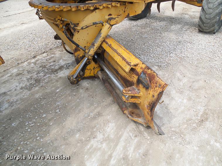 image for item DE5173 1981 Champion 715 motor grader