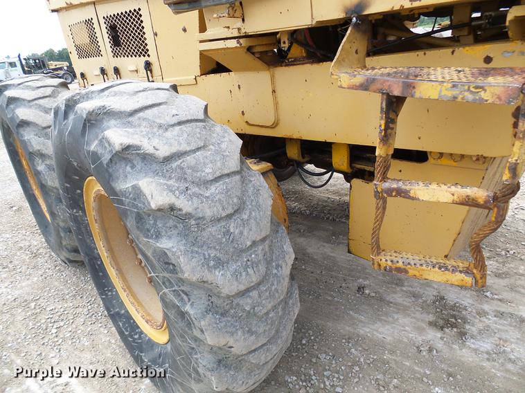 image for item DE5173 1981 Champion 715 motor grader