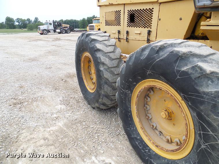 image for item DE5173 1981 Champion 715 motor grader