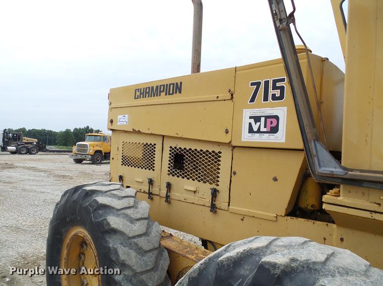 image for item DE5173 1981 Champion 715 motor grader