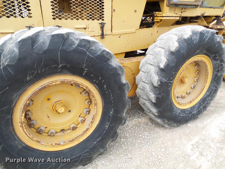 image for item DE5173 1981 Champion 715 motor grader