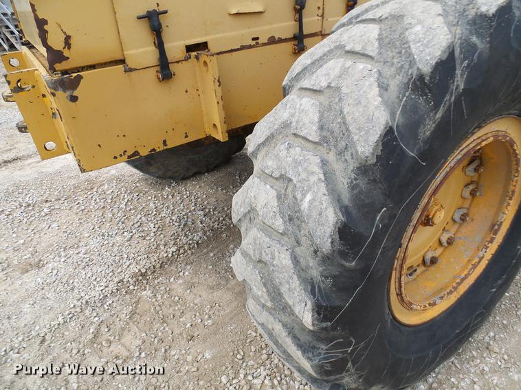 image for item DE5173 1981 Champion 715 motor grader