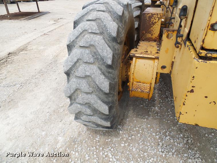 image for item DE5173 1981 Champion 715 motor grader
