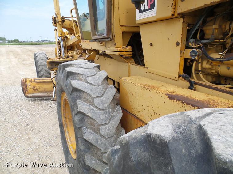 image for item DE5173 1981 Champion 715 motor grader