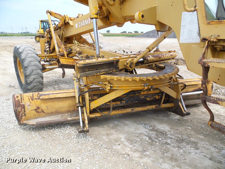 image for item DE5173 1981 Champion 715 motor grader