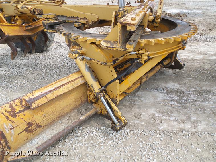 image for item DE5173 1981 Champion 715 motor grader