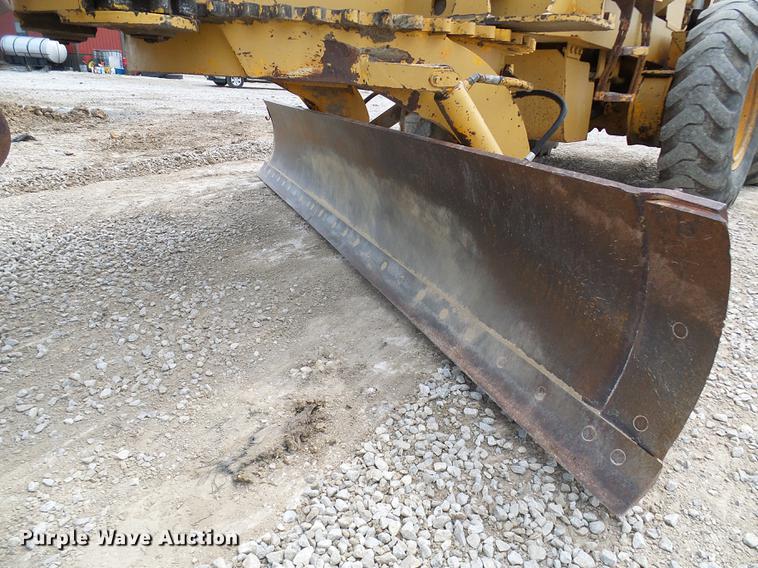 image for item DE5173 1981 Champion 715 motor grader