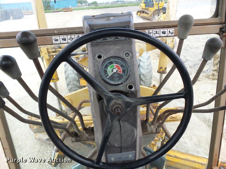 image for item DE5173 1981 Champion 715 motor grader
