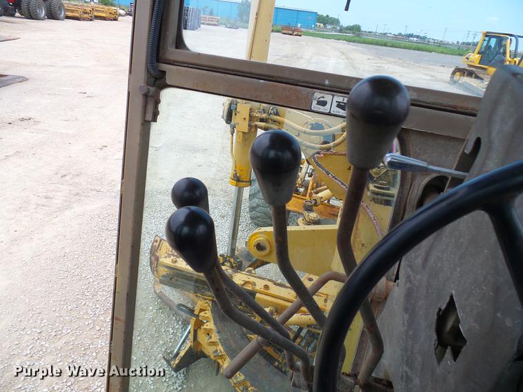 image for item DE5173 1981 Champion 715 motor grader