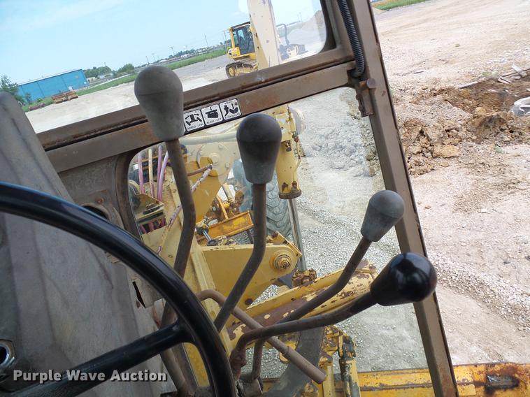 image for item DE5173 1981 Champion 715 motor grader
