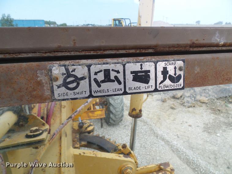 image for item DE5173 1981 Champion 715 motor grader
