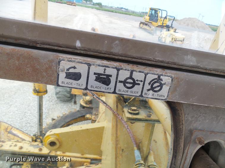image for item DE5173 1981 Champion 715 motor grader