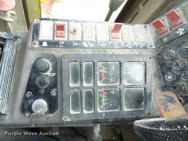 image for item DE5173 1981 Champion 715 motor grader