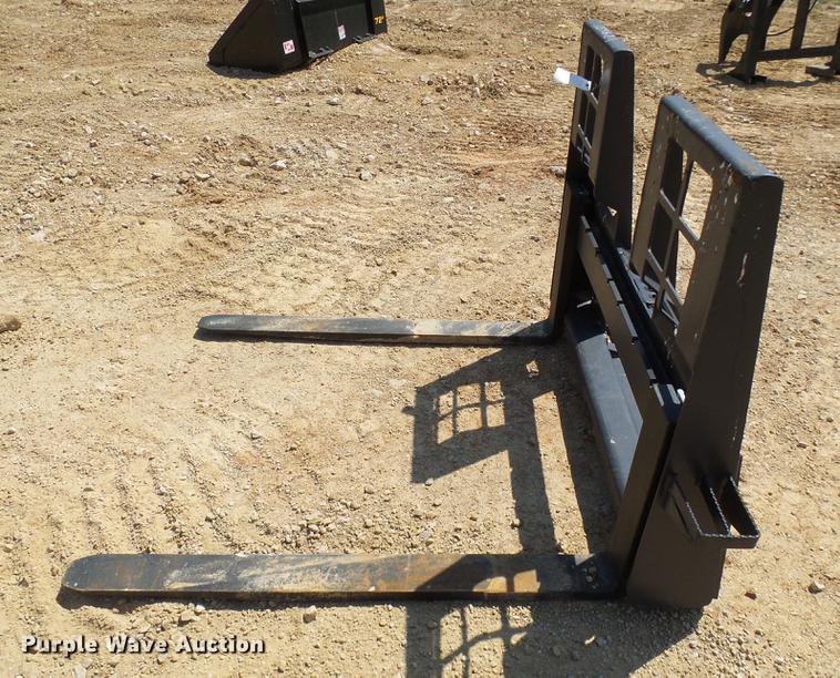 image for item DE5177 Skid steer pallet forks
