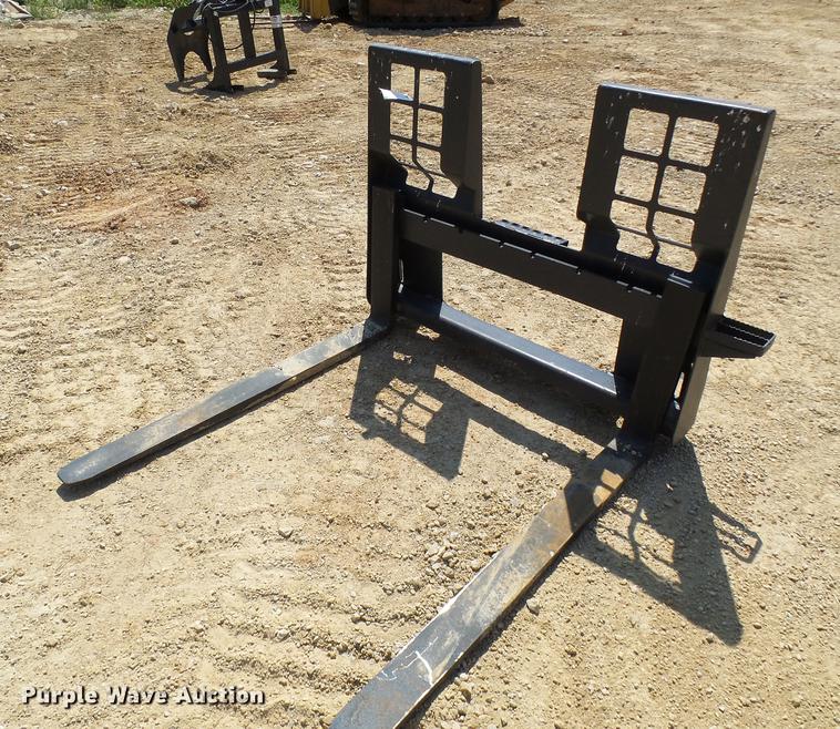 image for item DE5177 Skid steer pallet forks