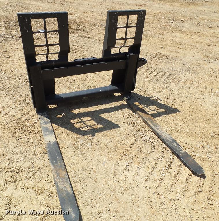 image for item DE5177 Skid steer pallet forks