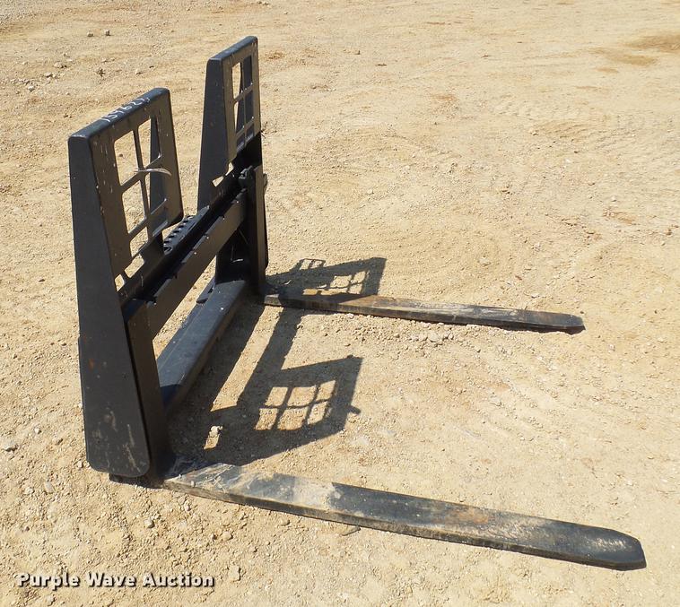 image for item DE5177 Skid steer pallet forks