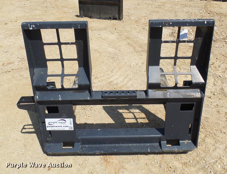 image for item DE5177 Skid steer pallet forks
