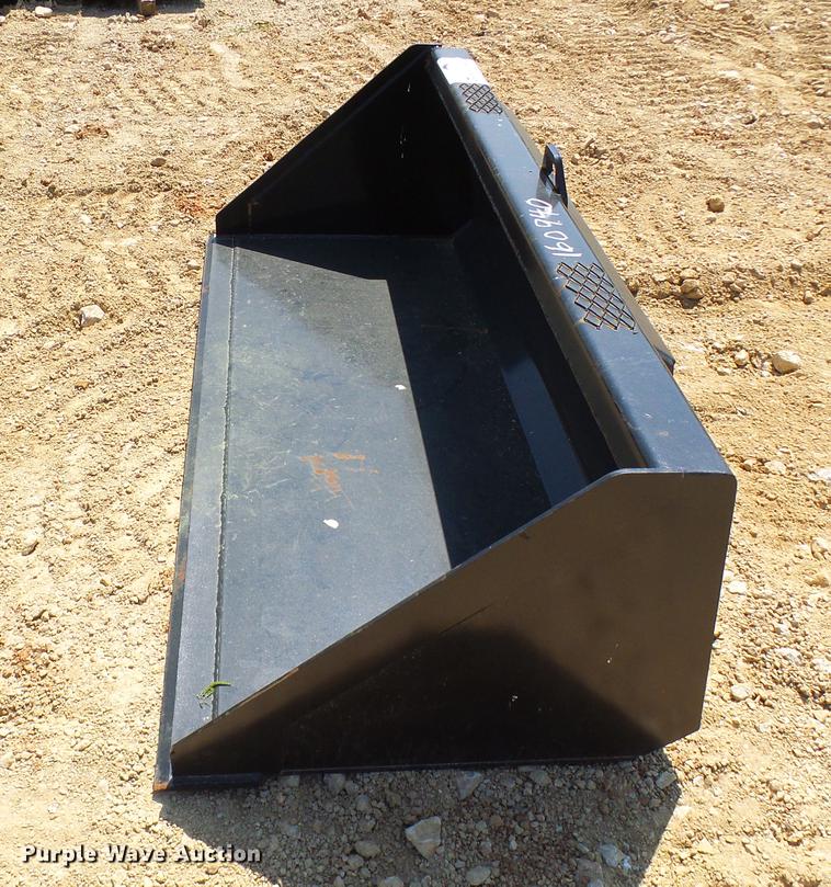 image for item DE5181 72"W skid steer bucket