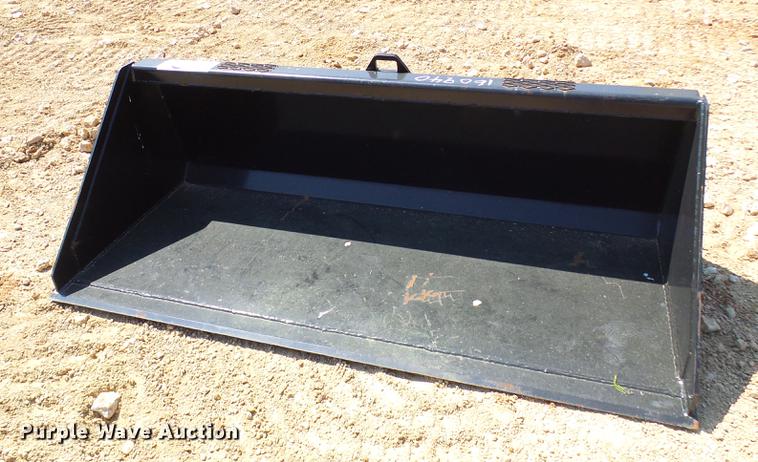 image for item DE5181 72"W skid steer bucket