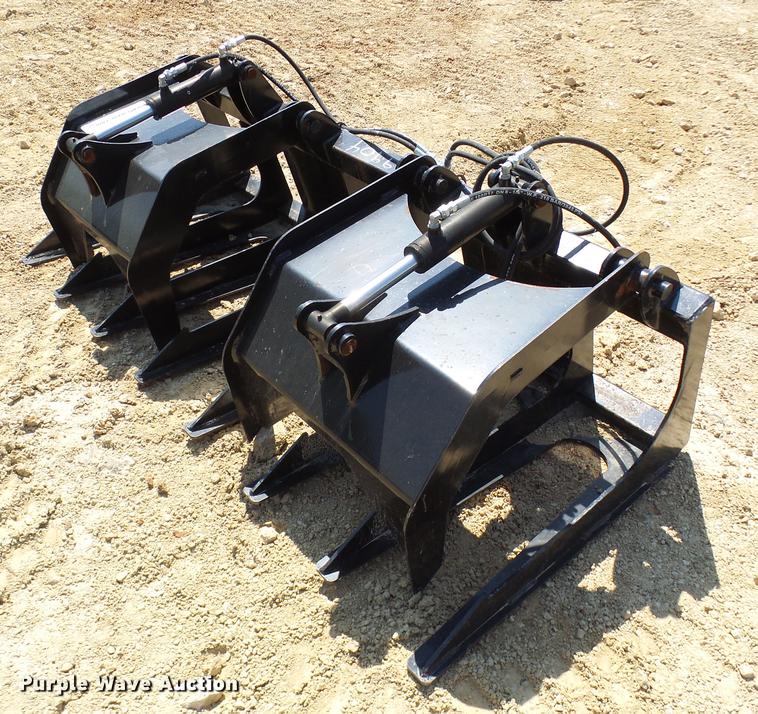 image for item DE5182 72"W skid steer grapple bucket