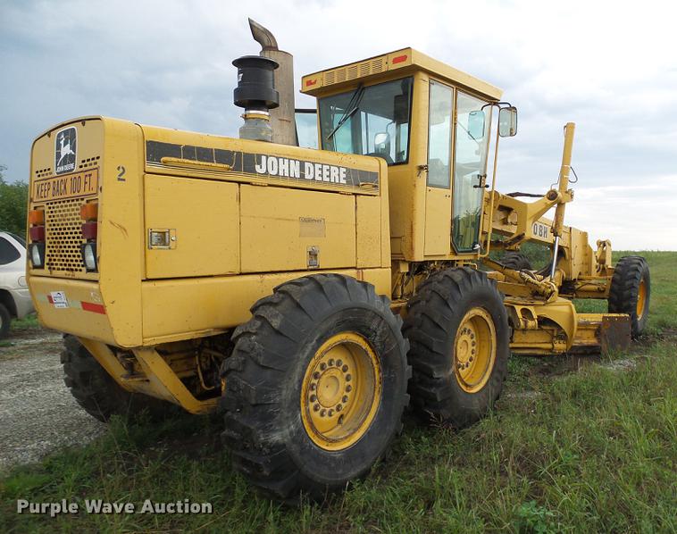 image for item DE5198 1993 John Deere 770BH motor grader