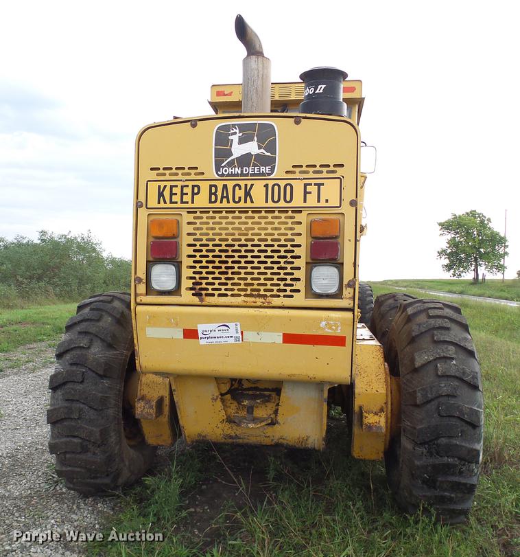 image for item DE5198 1993 John Deere 770BH motor grader