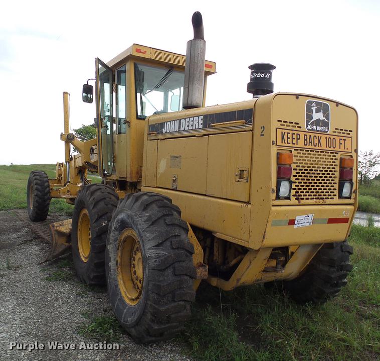 image for item DE5198 1993 John Deere 770BH motor grader