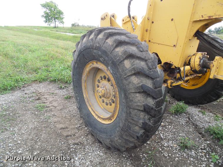 image for item DE5198 1993 John Deere 770BH motor grader