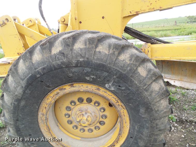 image for item DE5198 1993 John Deere 770BH motor grader