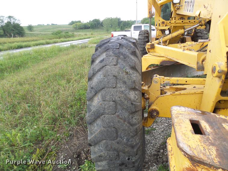 image for item DE5198 1993 John Deere 770BH motor grader