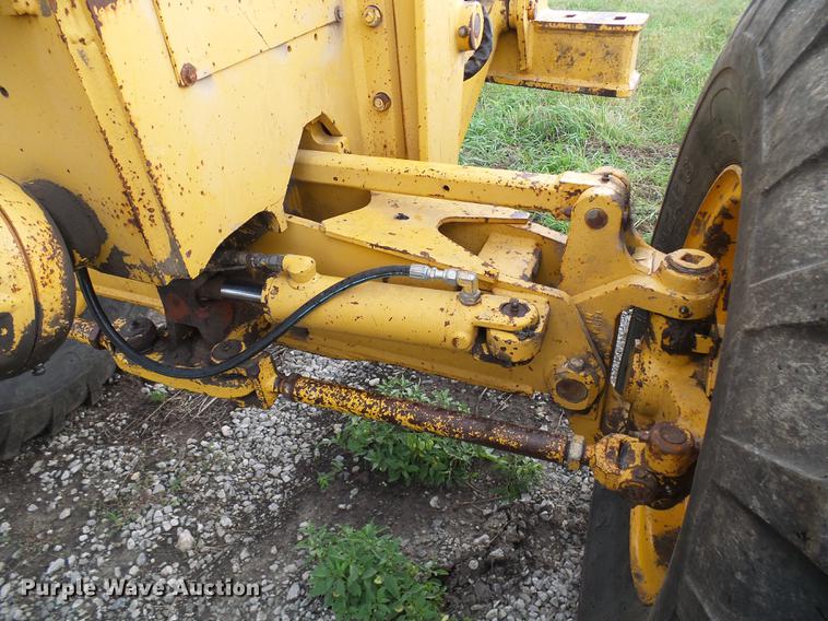 image for item DE5198 1993 John Deere 770BH motor grader