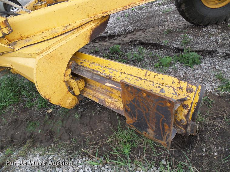 image for item DE5198 1993 John Deere 770BH motor grader