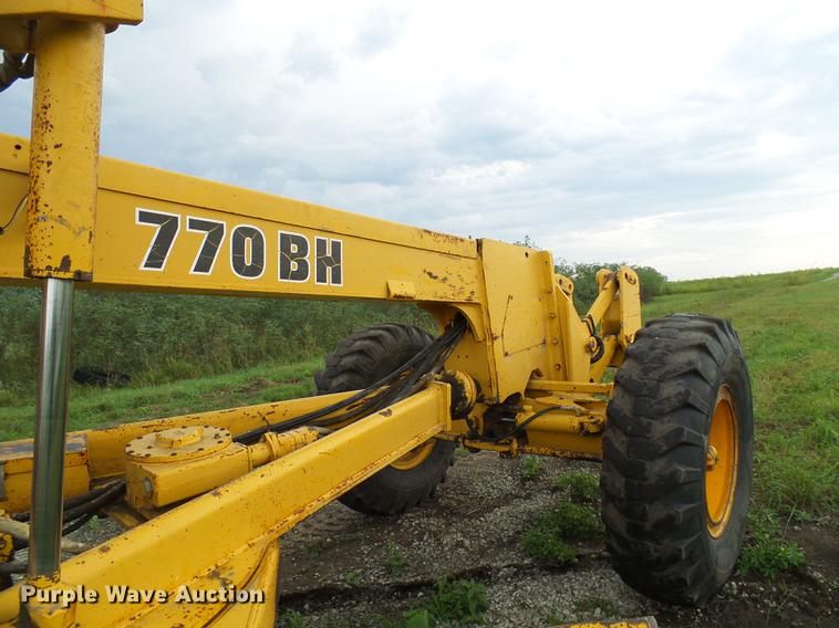 image for item DE5198 1993 John Deere 770BH motor grader