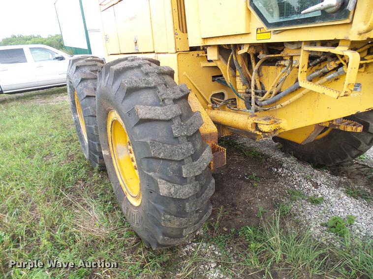 image for item DE5198 1993 John Deere 770BH motor grader